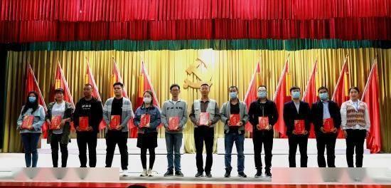 相亲女母亲生病咨询我，我也不懂就让她多问几个医生，这样做对不对？游戏画面